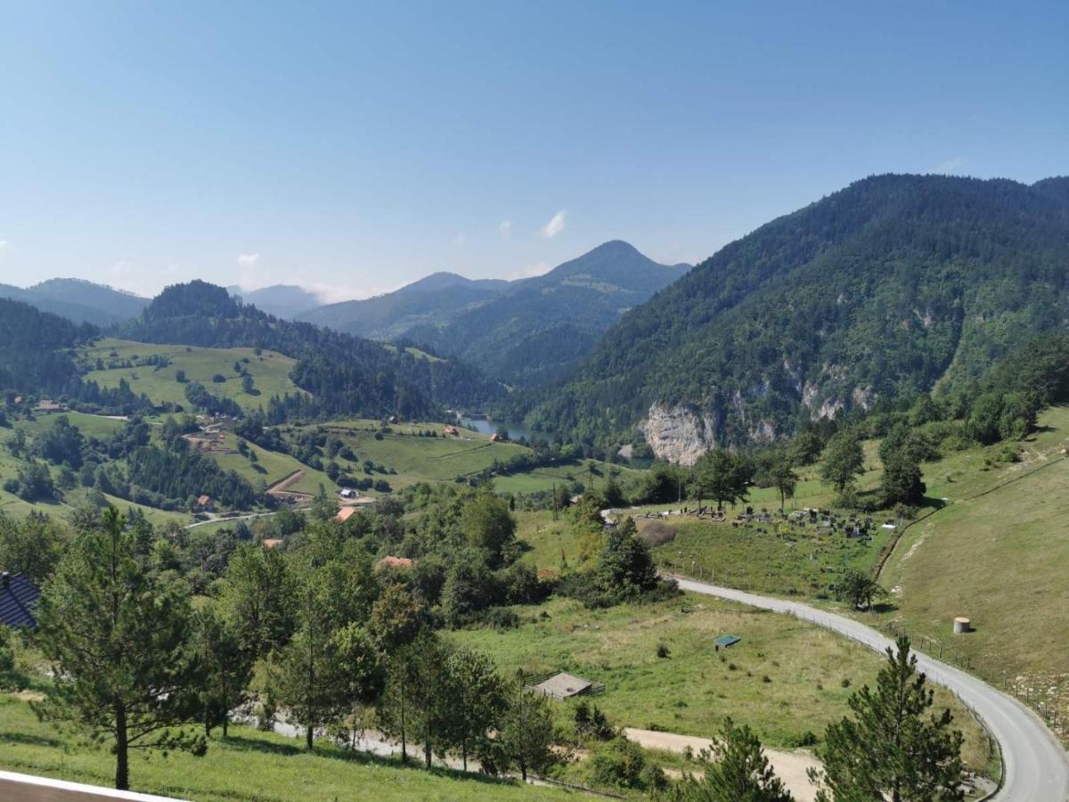 Apartman Bugar Mitrovac Buitenkant foto